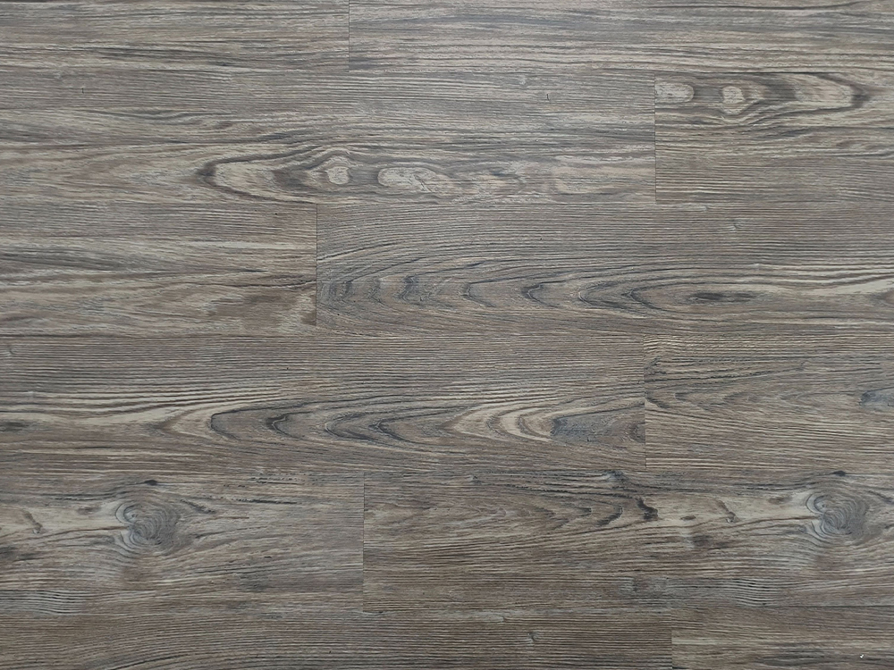 LVT podovi svijetlo sivo smeđe drvo 6×36